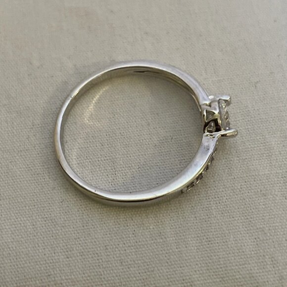 Shining Silver Tone Clear Stone Solitaire with 5 Side Stones Ring Size 8.75 - Picture 10 of 12